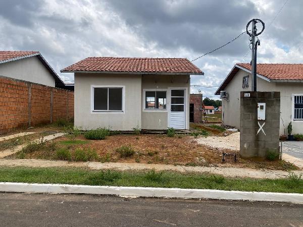 Vende-se em Iranduba-AM  Casa, 54.09 de área total, 54.09 de área privativa, 200.00 de área do terreno,  2_qto(s), a.serv, WC, 1_sala(s), cozinha.