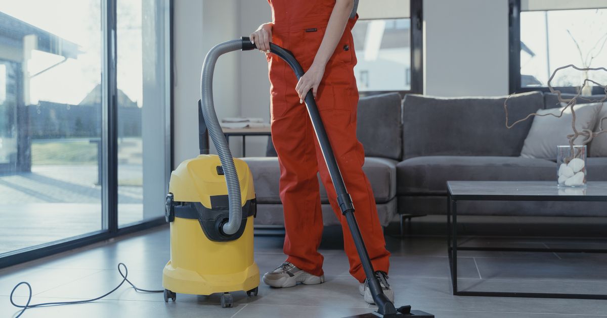 Professionelle Treppenhausreinigung: Reinigungsplan & Standards
