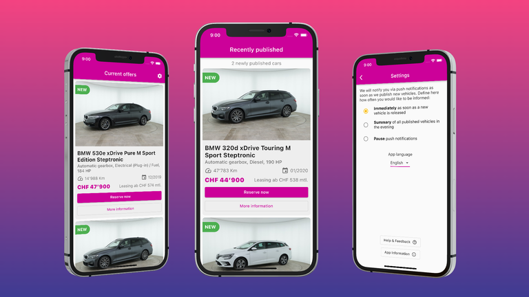 Drei Smartphones, die eine App-Oberfläche für Autoangebote und Einstellungen mit Fahrzeuglistings zeigen.