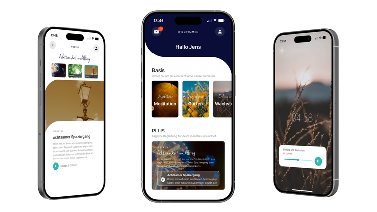 Drei Smartphones, die eine App-Oberfläche für Achtsamkeit mit Optionen für Meditation, Garten und Wachstum anzeigen.