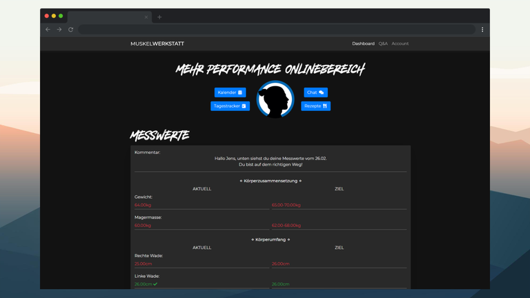 Ein dunkles Online-Fitness-Dashboard mit Körpermaßen, Zielvorgaben und Aktualisierungen der Messwerte.