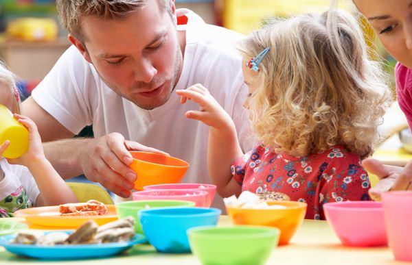 Au-Pair-Junge mit Gastkind