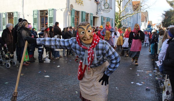Au-Pair aus dem Ausland sollte mit der Gastfamilie den deutschen Fasching erleben
