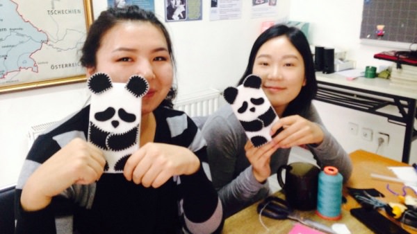 Vorbereitungskurs Au-Pairs aus der Mongolei Handyhüllen