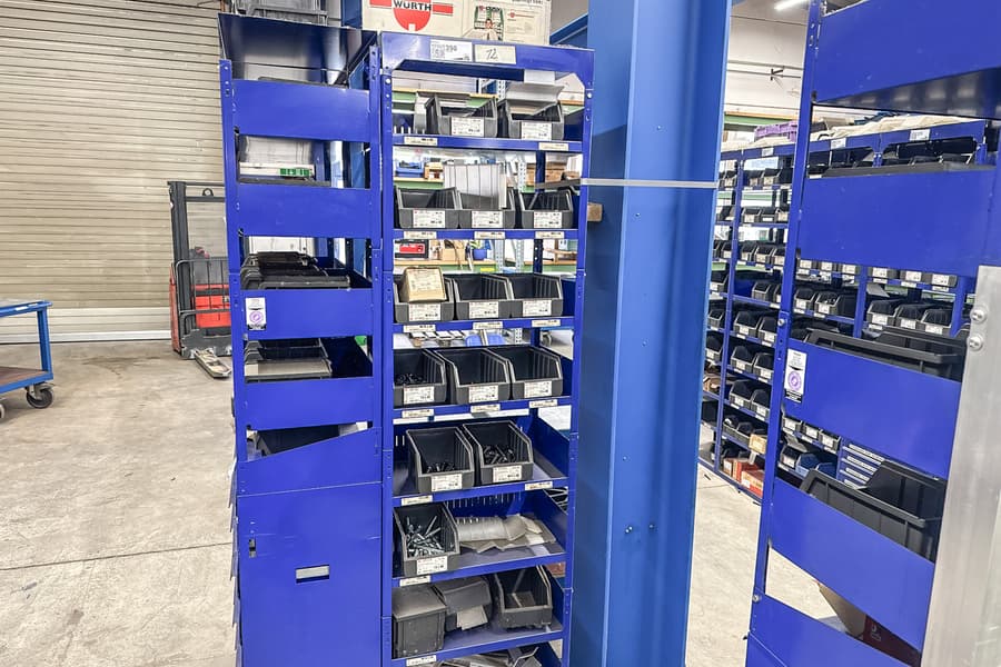 Regalinhalt: Schrauben