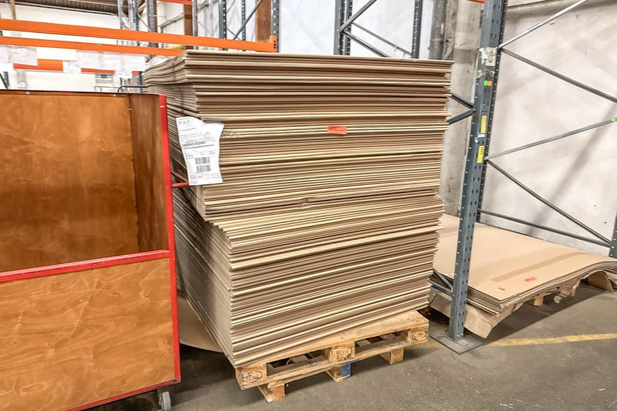 2 Palette mit Kartonagen