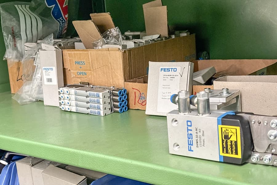 Inhalt Werkstattschrank: Komponenten Festo