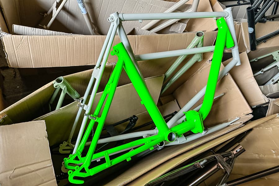 Karton mit Fahrradrahmen