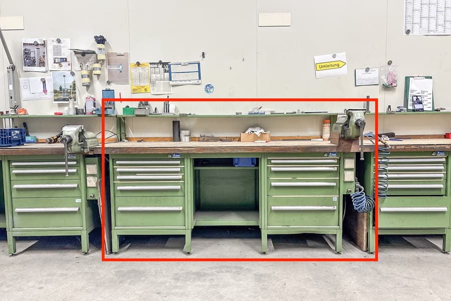 Werkbank mit Handwerkzeugen