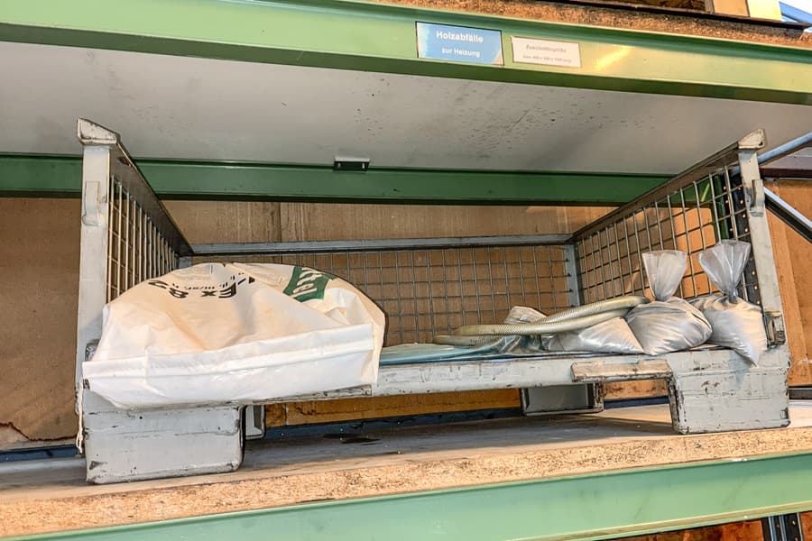 Gitterbox mit Inhalt