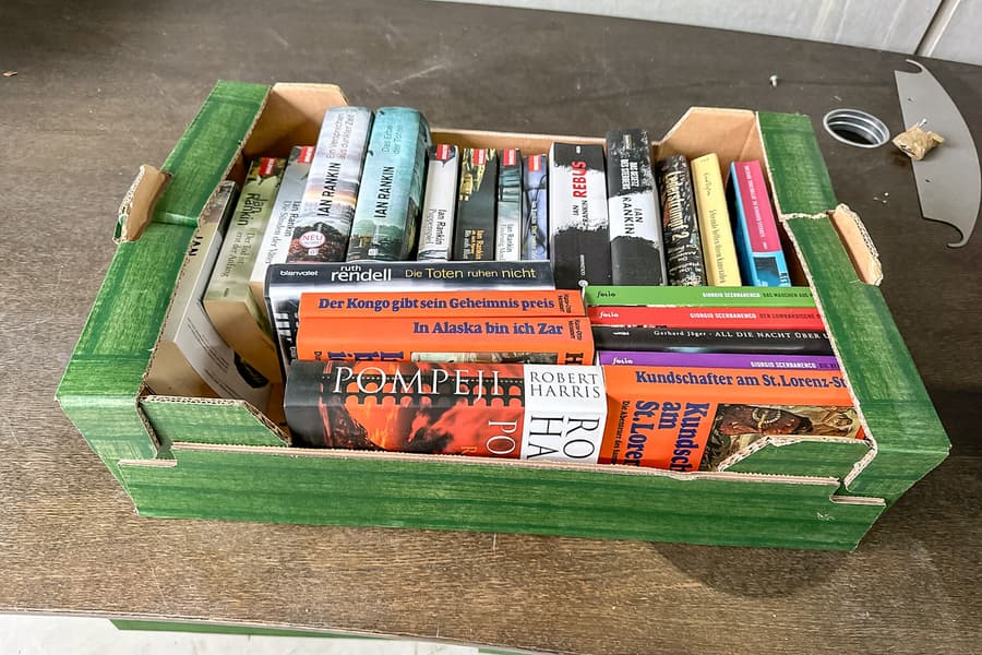 Karton mit Büchern