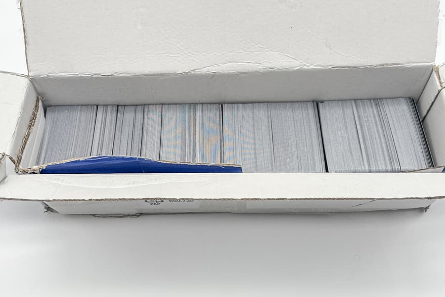 Karton mit Spielkarten Magic - The Gathering