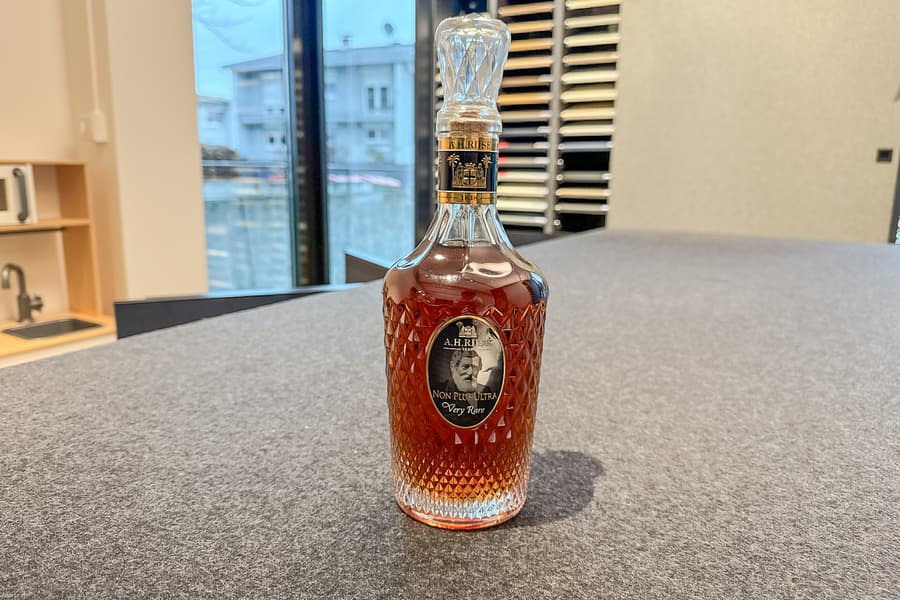 Flasche Rum A.H.Riise