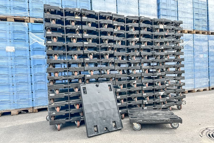 14 Transportrollgestelle, stapelbar