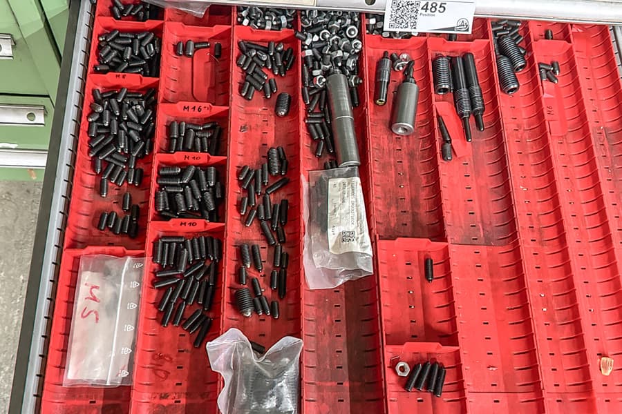 Schubladeninhalt: Druckstücke, federnd