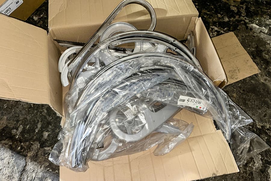 Karton mit Schutzblechen