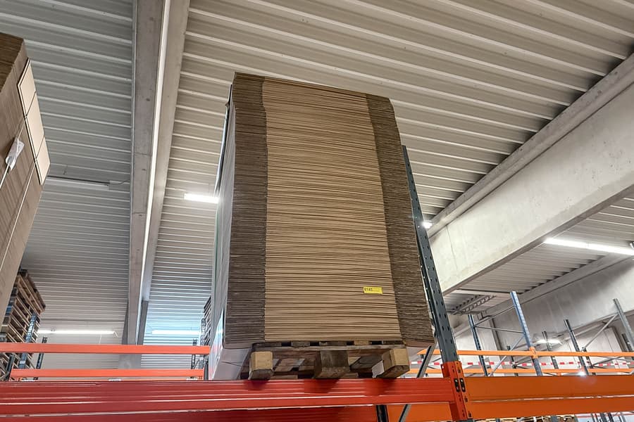 Palette mit Kartonagen