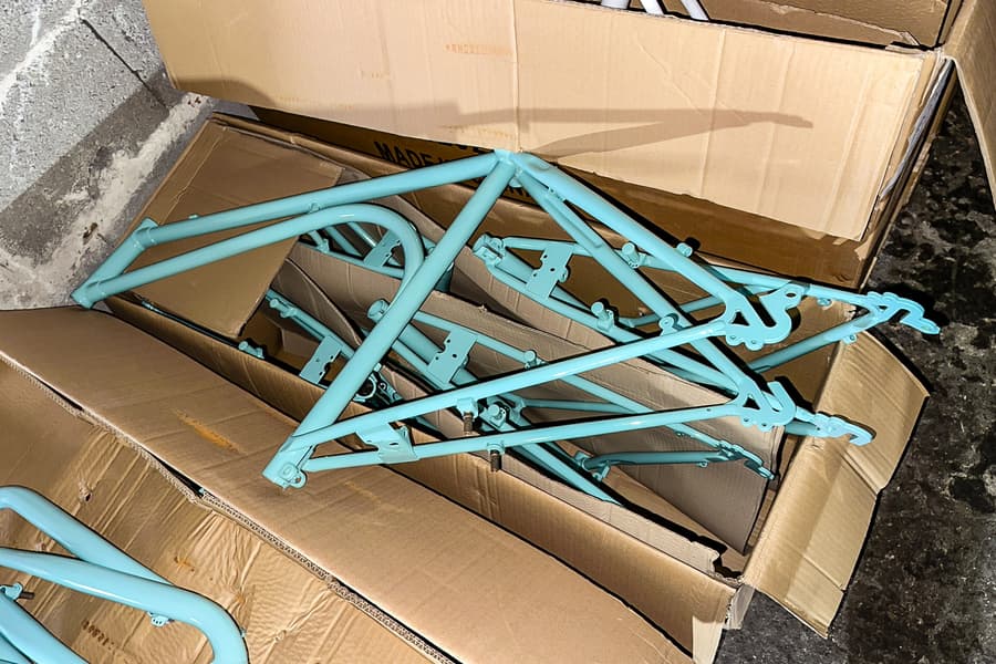 Karton mit Fahrradrahmen