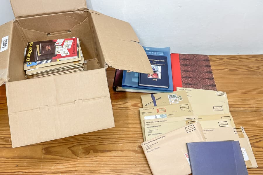 Briefmarken Deutschland in Schachtel