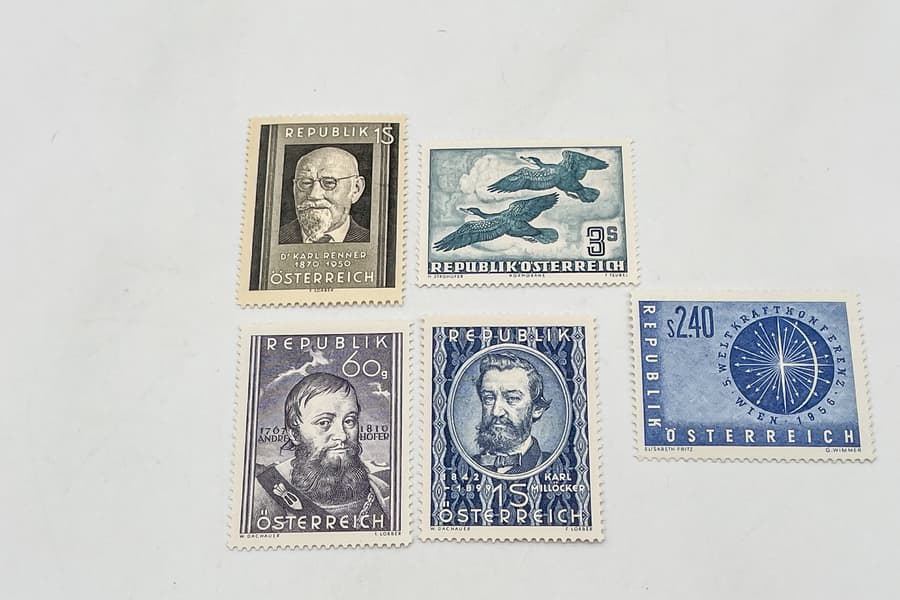 Briefmarken Österreich auf Steckkarte 50er Jahre