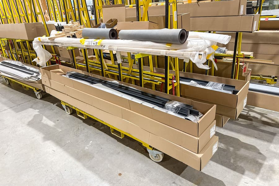 Transportwageninhalt: Fensterbaubedarf