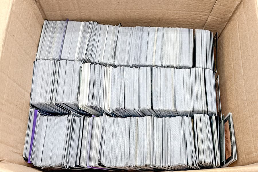 Karton mit Spielkarten Magic - The Gathering