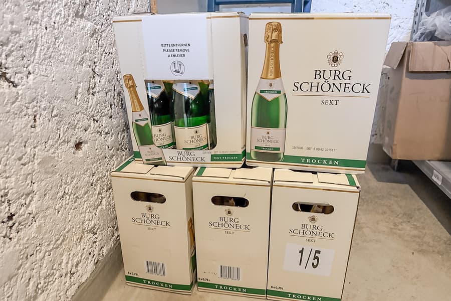 5 Kartons mit Sekt Burg Schöneck trocken