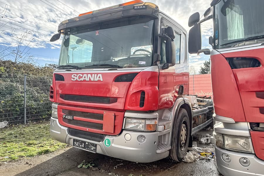 3-Achs Abrollkipper Scania P420 LB6x2*4HNA- nicht fahrbereit