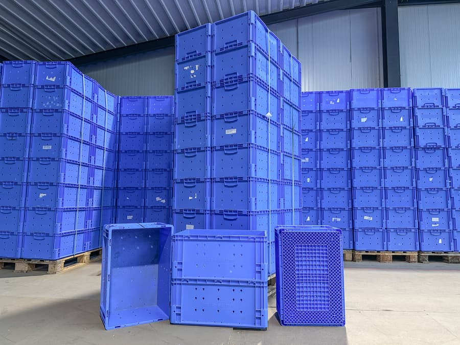 32 Kunststoffbehälter Familog SP6428 W, stapelbar