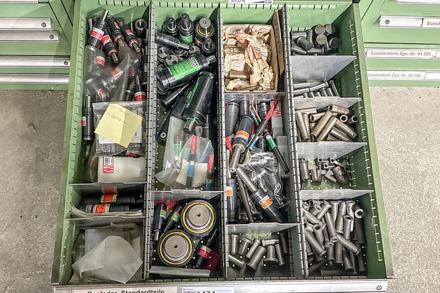 Schubladeninhalt: Gasfedern