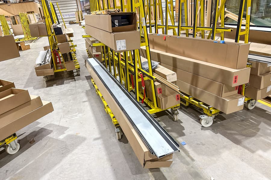 Transportwageninhalt: Fensterbaubedarf