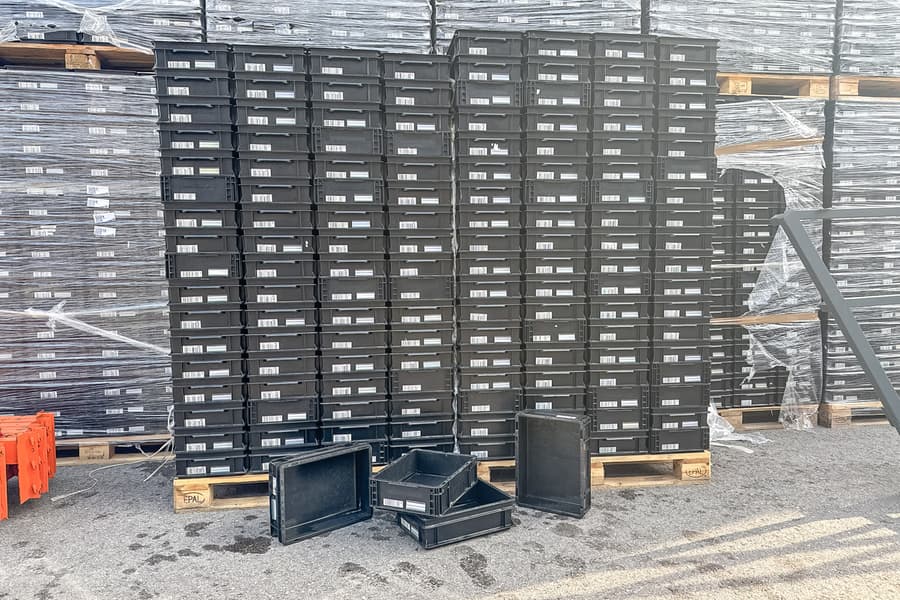 136 Kunststoffkisten SSI Schäfer EF 4120, stapelbar