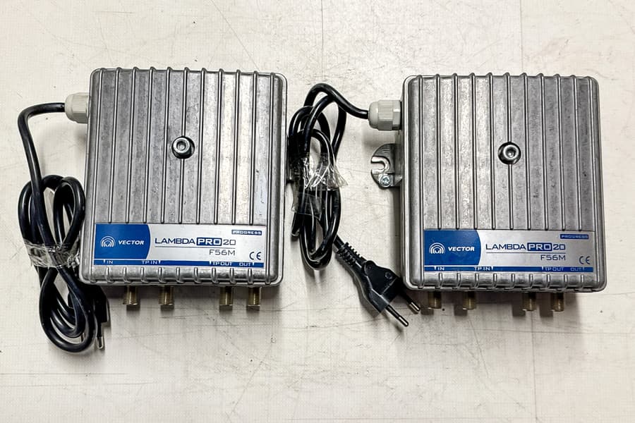 2 Netzteile Vector Lambda Pro 20 F56M