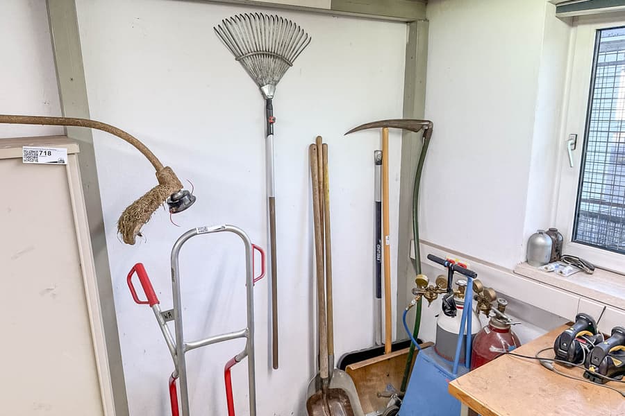 Posten Stielwerkzeug