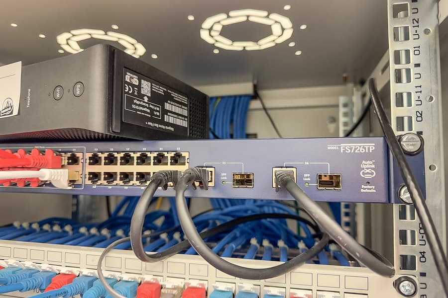 Switch Netgear FS726TP