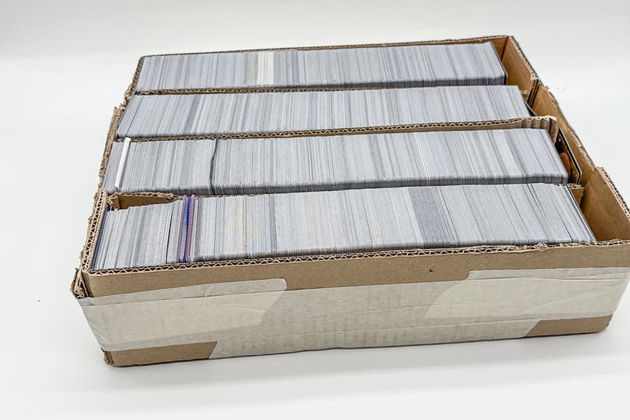 Karton mit Spielkarten Magic - The Gathering