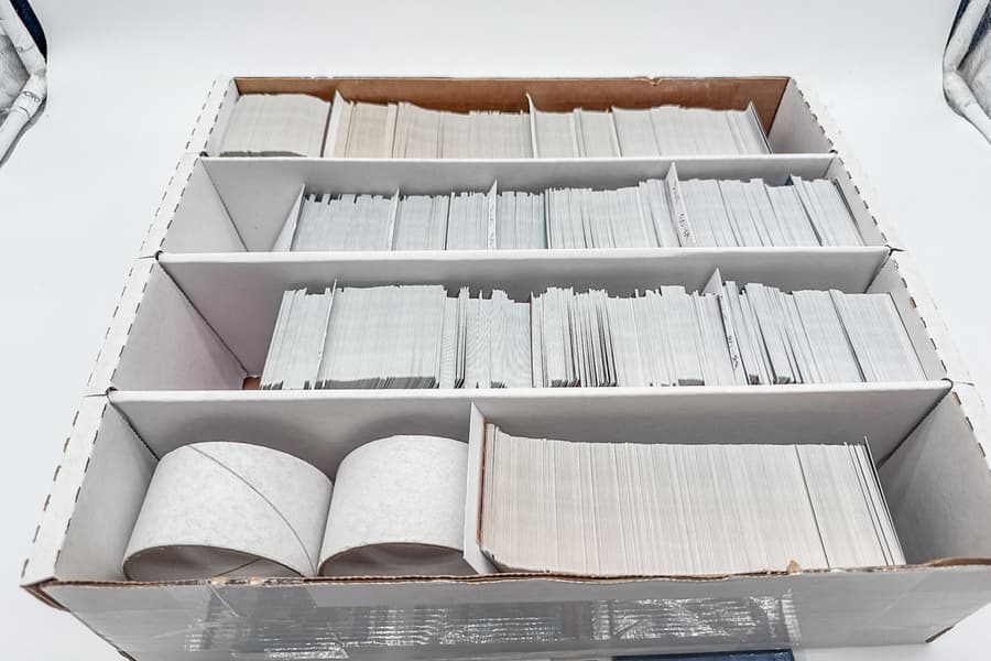 Karton mit Spielkarten Yu-Gi-Oh!