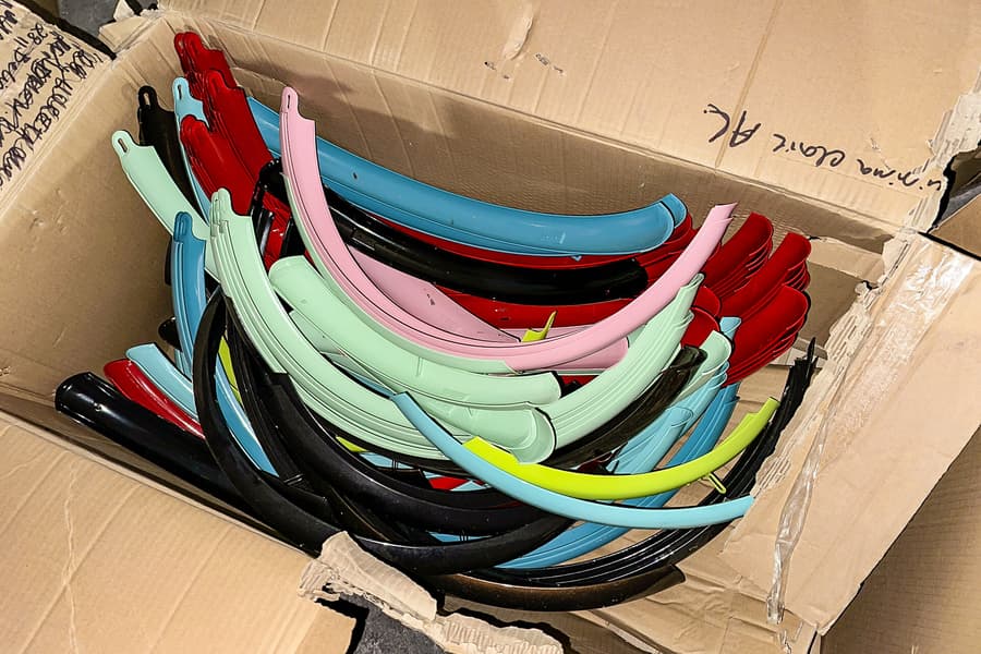 Karton mit Schutzblechen