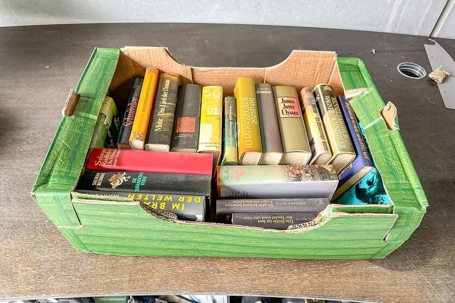 Karton mit Bücher