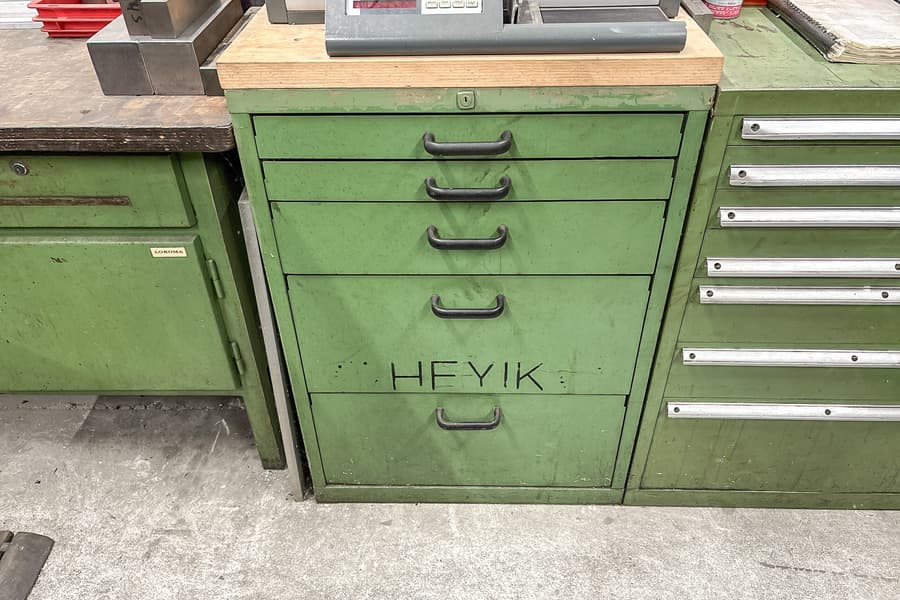 Werkzeugschrank mit Inhalt