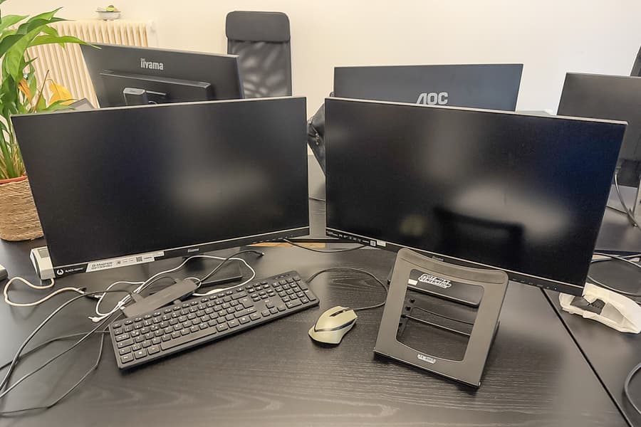 2 Monitore iiyama, je 27