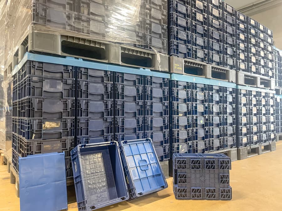 48 Kunststoffbehälter R-KLT 4315 inklusive Deckel