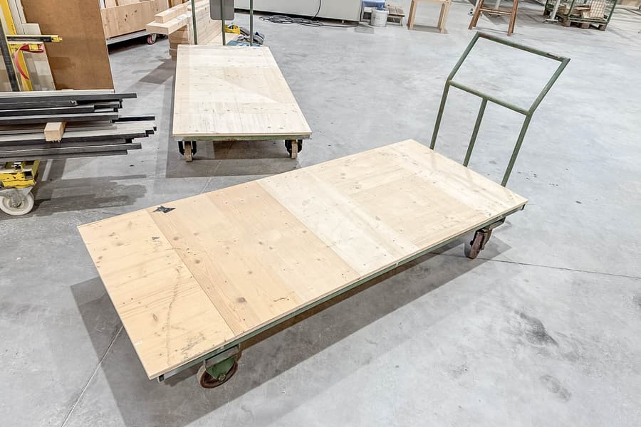 Plateau Transportwagen