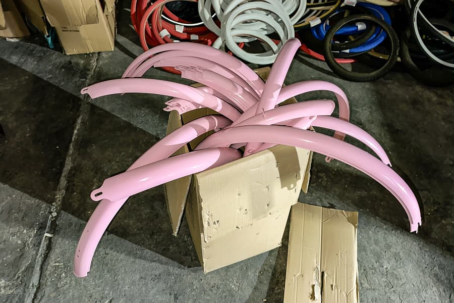 Karton mit Schutzblechen