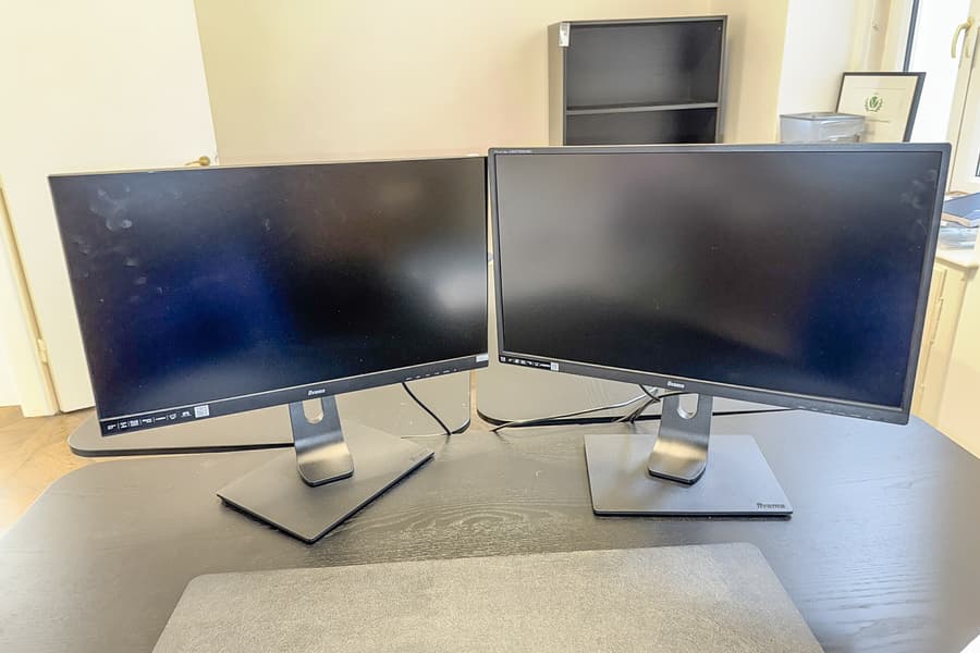 2 Monitore iiyama, je 27