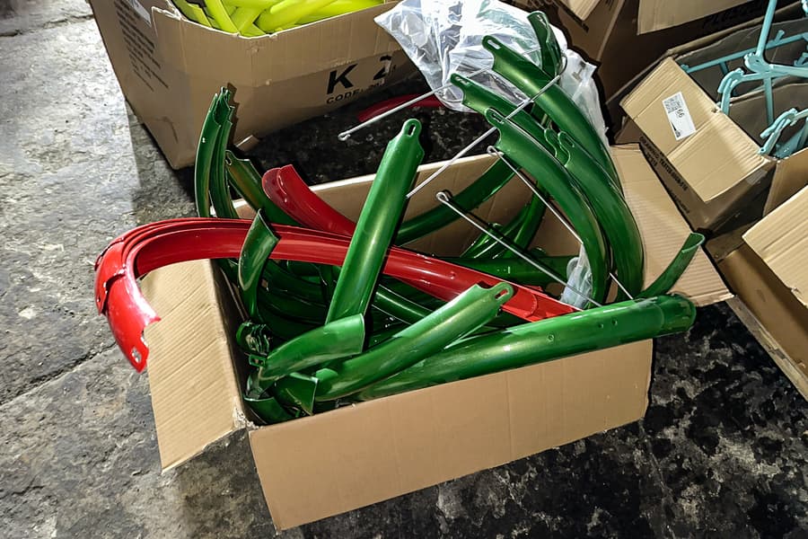 Karton mit Schutzblechen