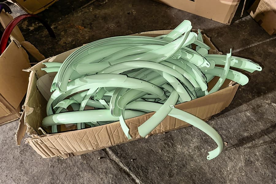 Karton mit Schutzblechen