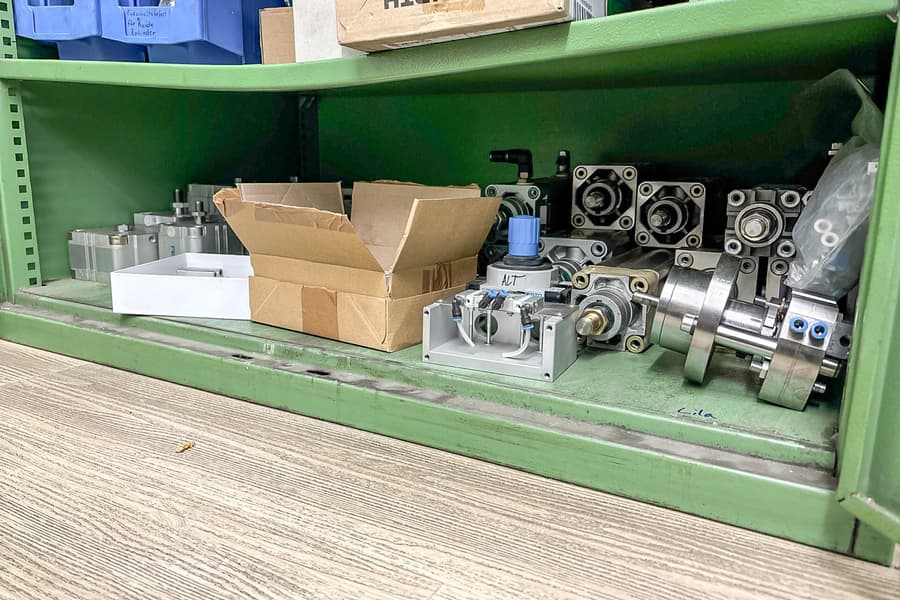 Inhalt Werkstattschrank: Komponenten Festo