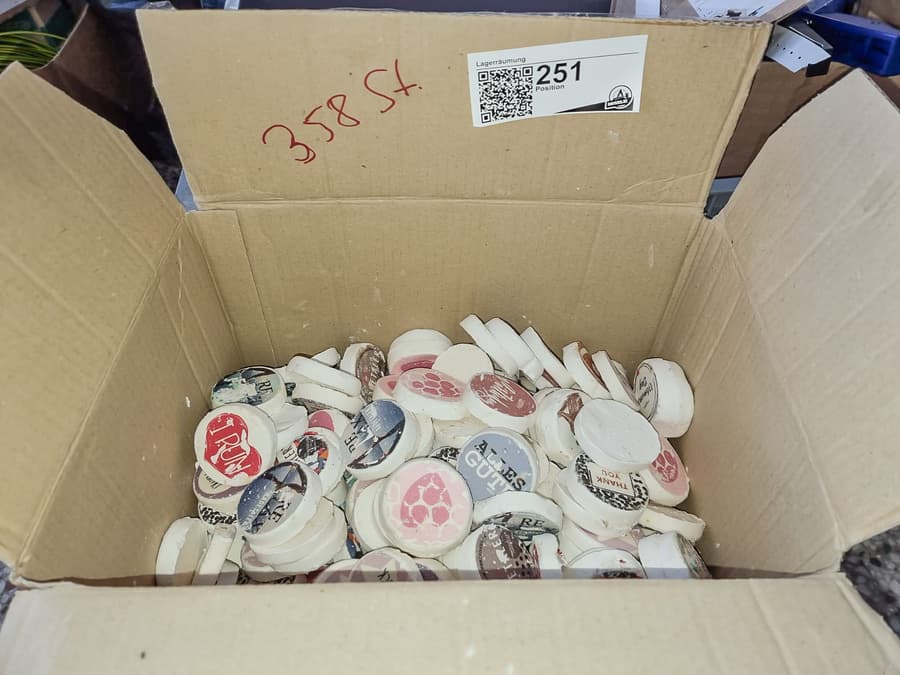 Karton mit Badewasserzusätze