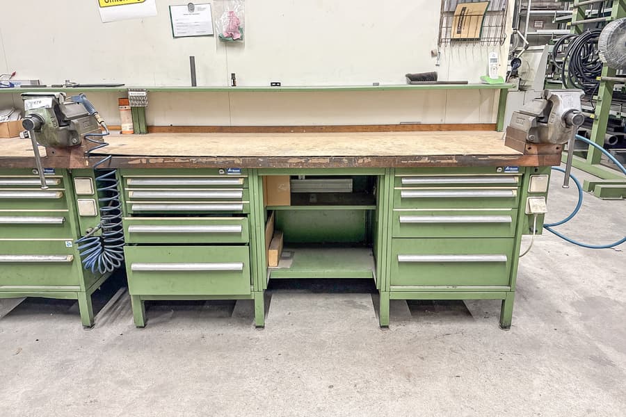 Werkbank mit Handwerkzeugen